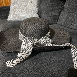 Black sun hat with bow